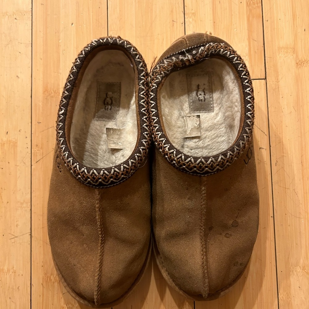 UGGS Tasman Slipper in Chestnut Size 9- Used